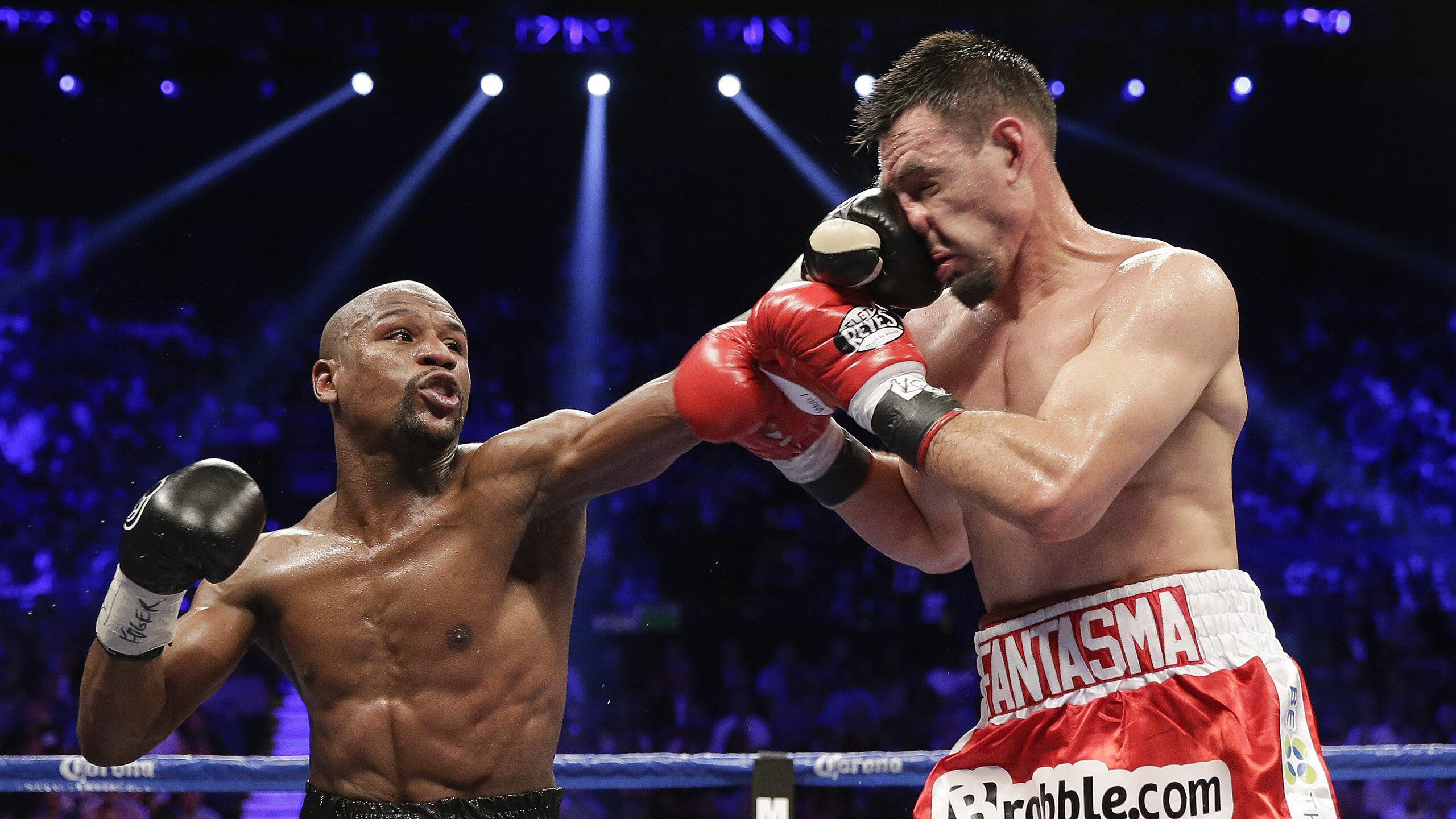 足球社交话题频繁登顶微博热搜榜，足球社交聊天软件